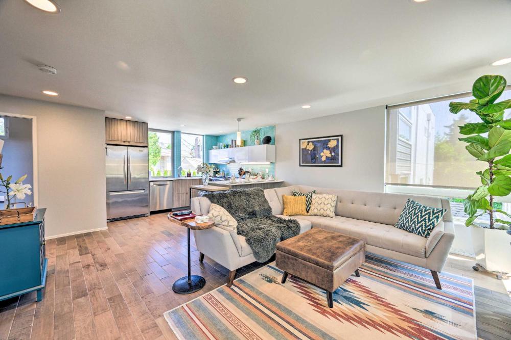 Canal and Mtn Views Pet-Friendly Seattle Retreat